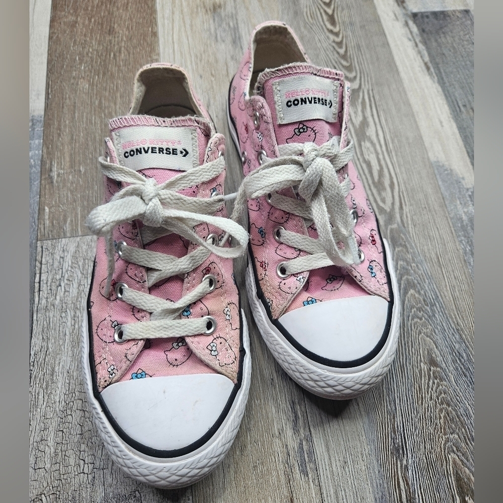 Converse x Hello Kitty Sanrio Low Sneakers Girls Youth 2 Pink + White